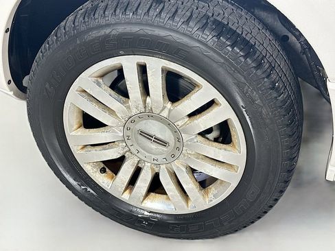 Used 2014 Lincoln Navigator 4WD image 34