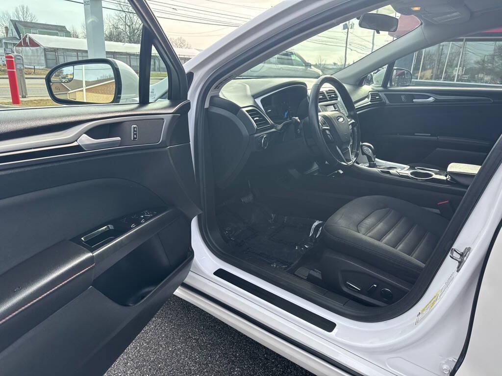 Used 2013 Ford Fusion SE FWD image 12