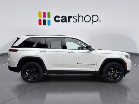 Used 2023 Jeep Grand Cherokee Altitude AWD/4WD image 6
