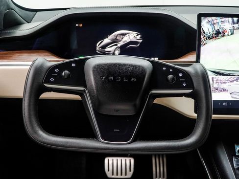 Used 2021 Tesla Model S Plaid image 18