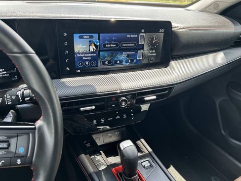 Used 2025 Nissan Kicks SR FWD image 28