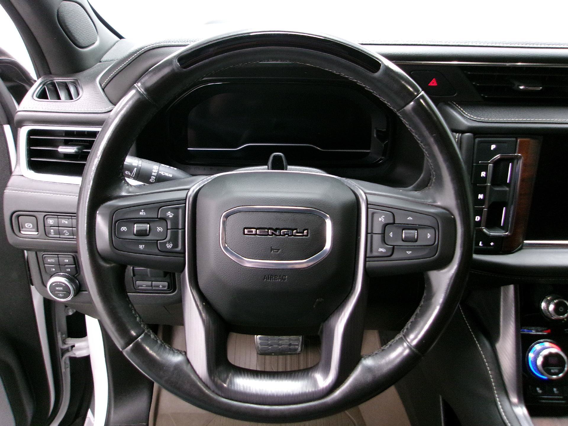 Used 2023 GMC Yukon Denali Ultimate AWD/4WD image 7