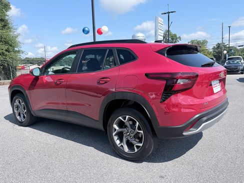 Used 2026 Chevrolet Trax LT FWD image 7