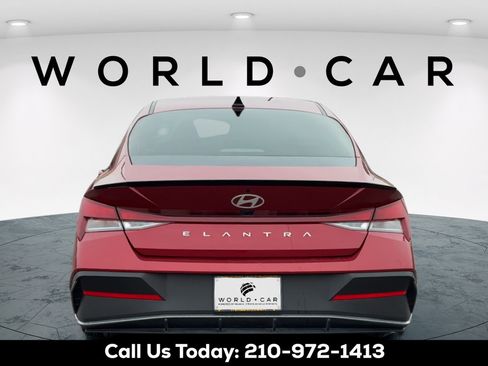 Certified 2025 Hyundai Elantra Sport FWD image 4