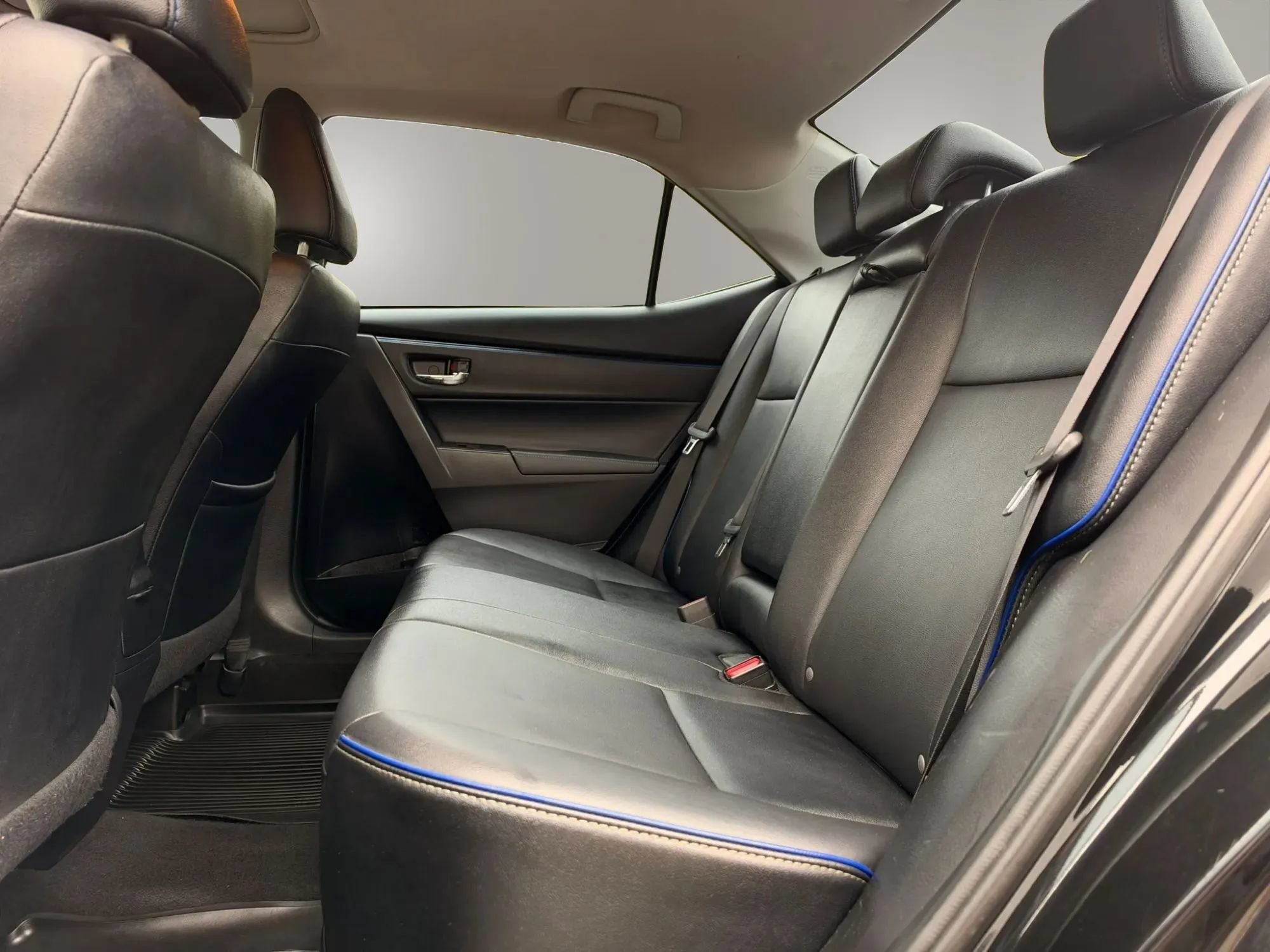 Used 2017 Toyota Corolla XSE FWD image 19