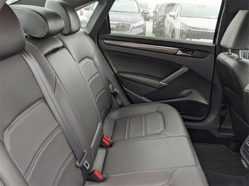 Certified 2021 Volkswagen Passat 2.0T R-Line image 8