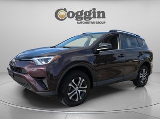 Used 2018 Toyota RAV4 LE video 1