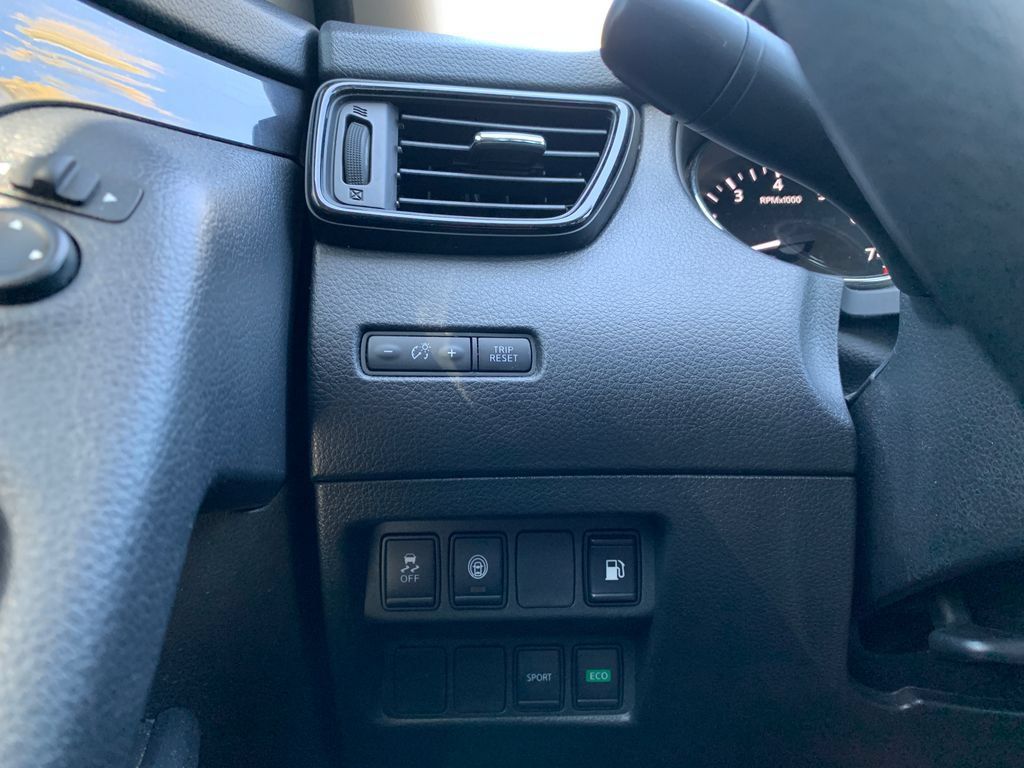 Used 2019 Nissan Rogue S w/ Special Edition Package FWD image 24