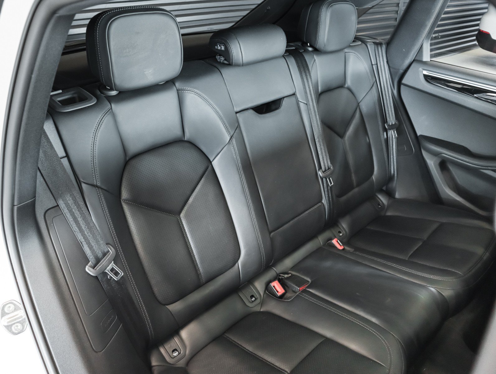 Certified 2024 Porsche Macan AWD/4WD image 6