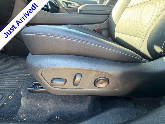 Used 2025 Chevrolet Traverse LT w/ Sun and Wheel Package FWD image 41