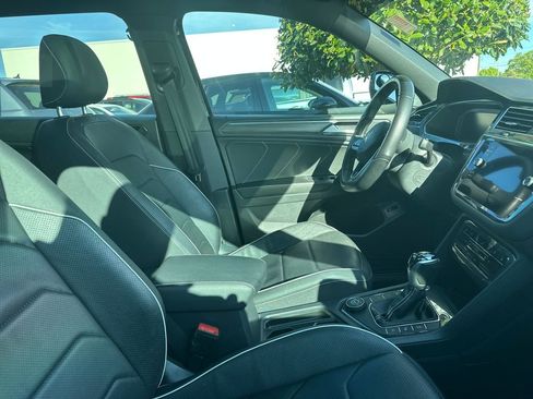 Used 2023 Volkswagen Tiguan SEL R-Line image 10