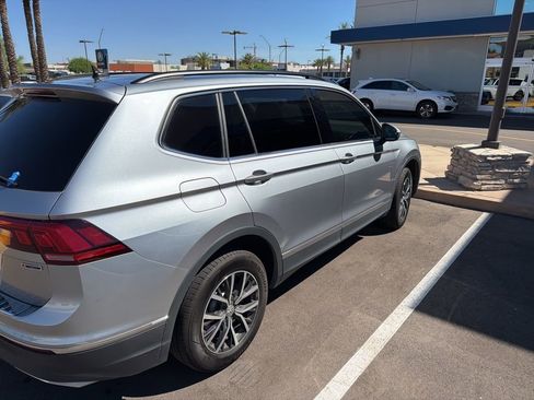 Used 2020 Volkswagen Tiguan SE w/ Panoramic Sunroof Package image 7