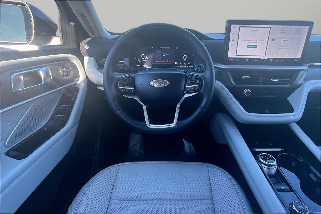 Used 2025 Ford Explorer Platinum w/ LUX Leather Package AWD/4WD image 5