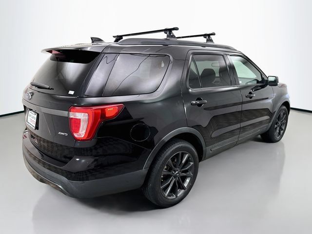 Used 2017 Ford Explorer XLT w/ Equipment Group 202A AWD/4WD image 7