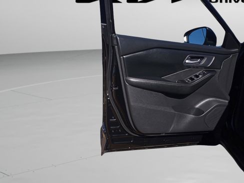 Used 2024 Nissan Rogue SV image 35