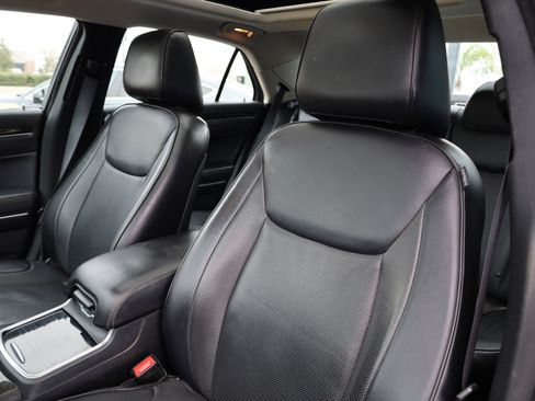 Used 2016 Chrysler 300 C image 6