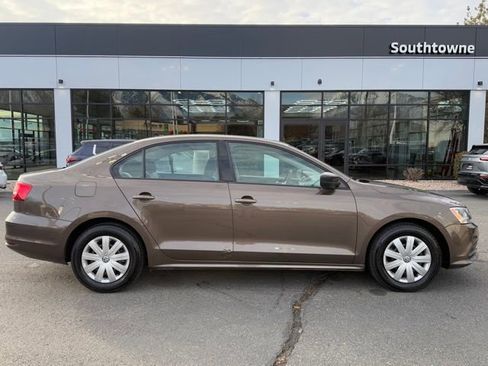 Used 2015 Volkswagen Jetta S image 9