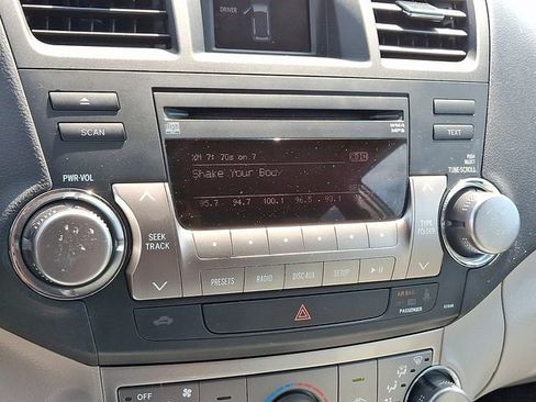 Used 2012 Toyota Highlander 4WD w/ Tech Pkg image 18