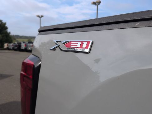 Used 2025 GMC Sierra 2500 SLE w/ SLE Value Package; AWD/4WD image 10