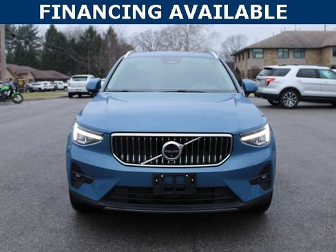 Used 2025 Volvo XC40 B5 Plus image 3