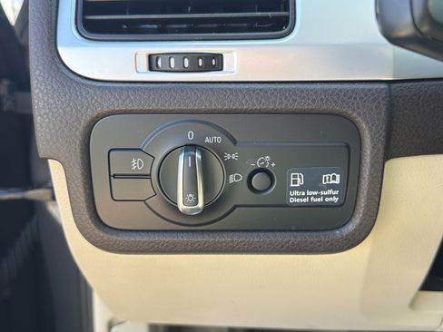 Used 2012 Volkswagen Touareg TDI AWD/4WD image 15