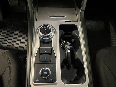 Used 2022 Ford Explorer XLT image 32