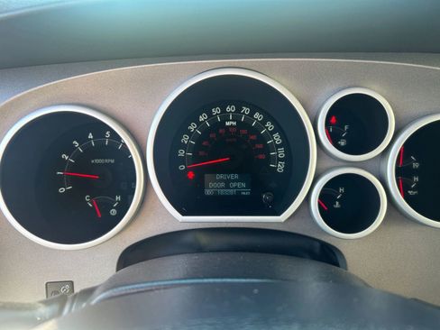 Used 2010 Toyota Tundra Limited image 19