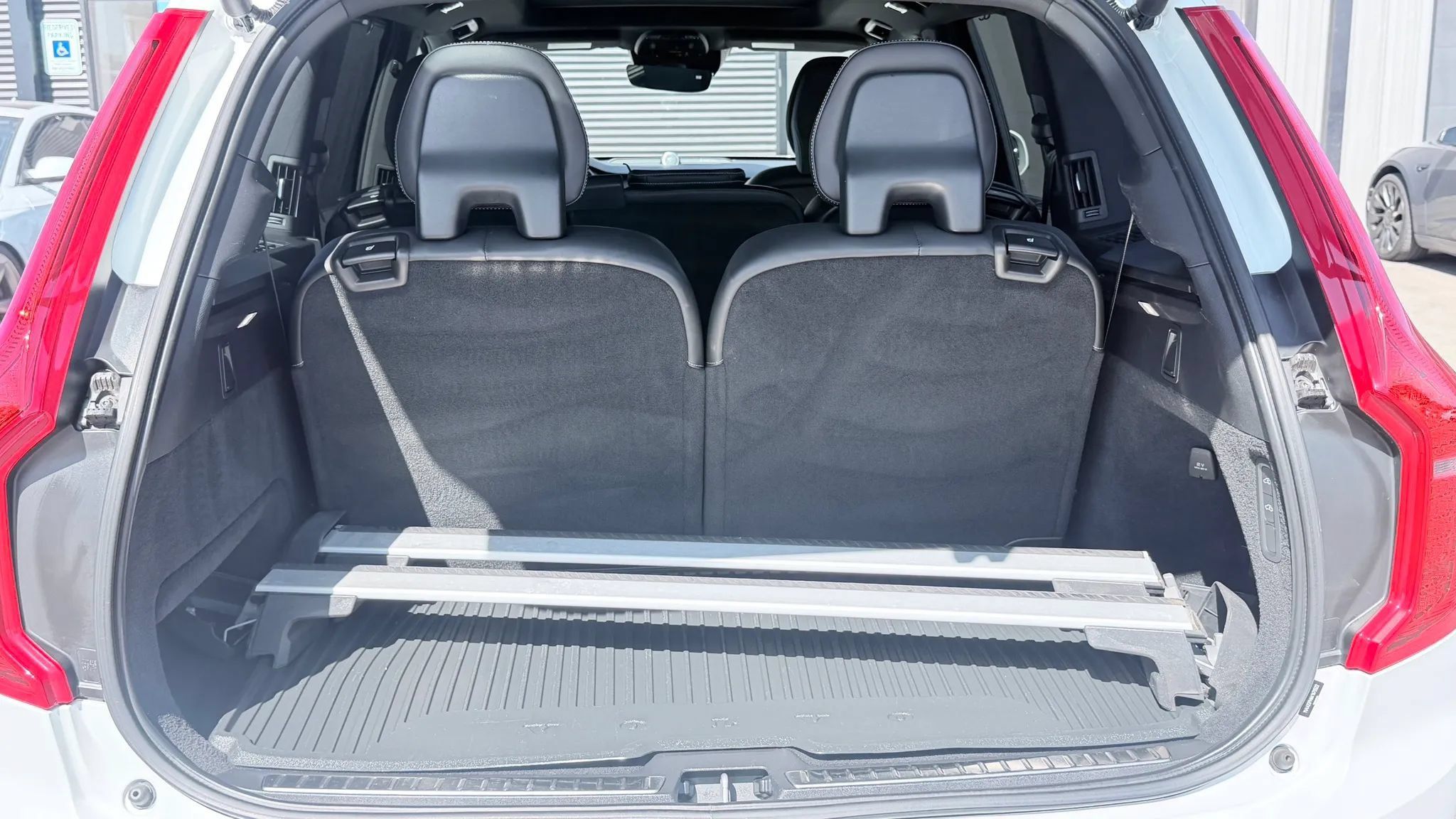 Used 2019 Volvo XC90 T6 R-Design w/ Advanced Package AWD/4WD image 28