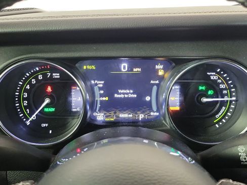 Used 2022 Jeep Wrangler Unlimited Sahara w/ Cold Weather Group AWD/4WD image 17