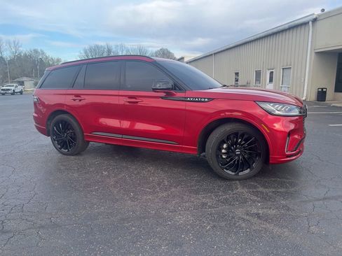 Used 2025 Lincoln Aviator Reserve w/ Luxury Package image 2