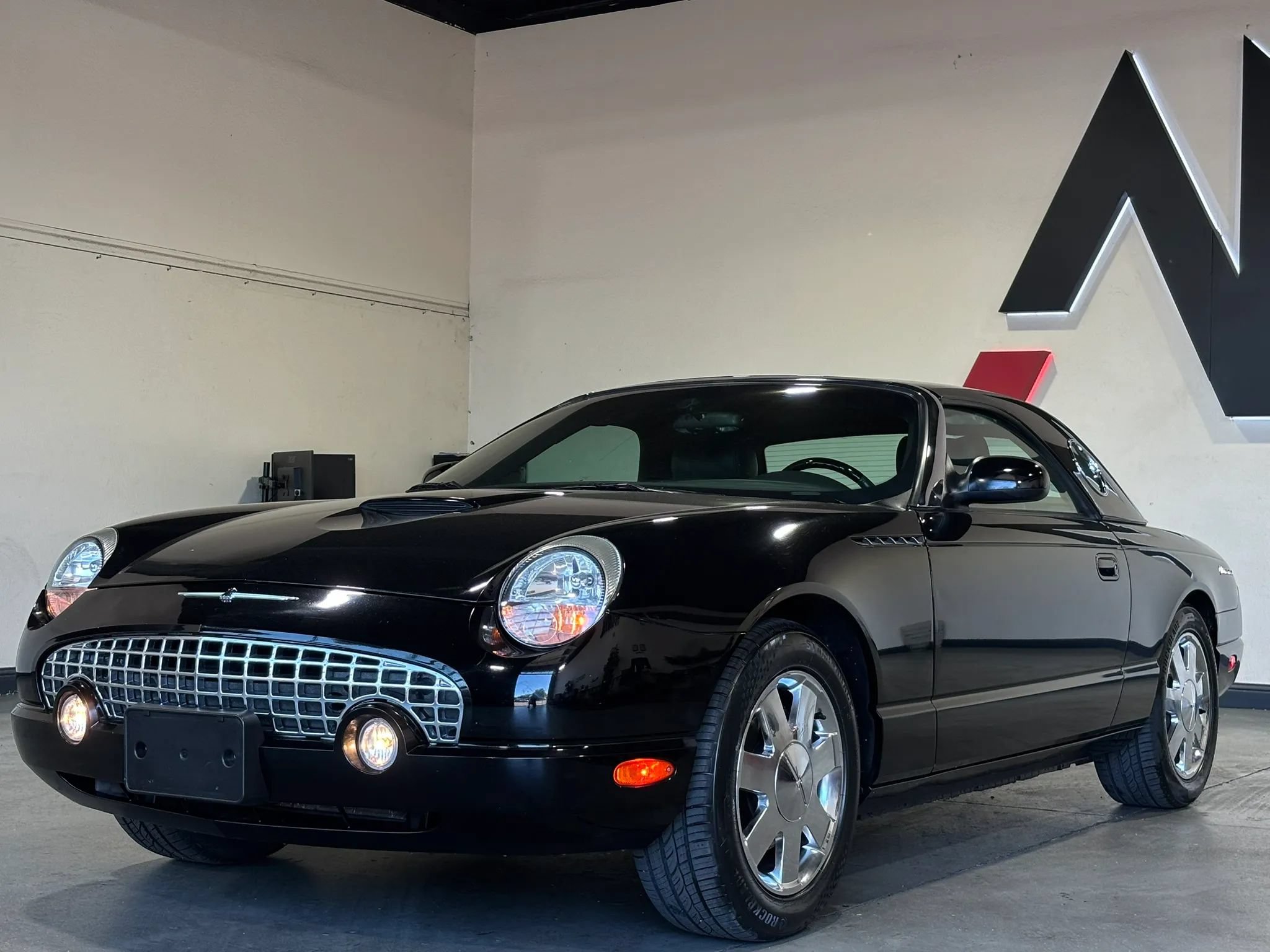 Used 2002 Ford Thunderbird RWD image 1