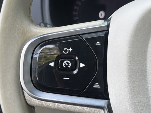 Certified 2023 Volvo XC90 B6 Plus w/ Protection Package Premier AWD/4WD image 7