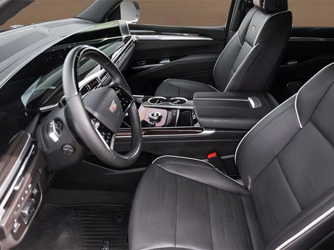 Certified 2025 Cadillac Escalade ESV Premium Luxury image 9