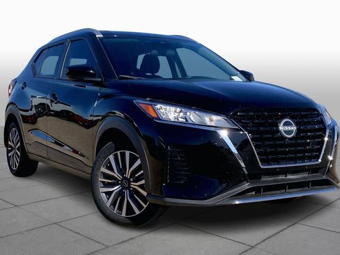 Used 2024 Nissan Kicks SV image 2