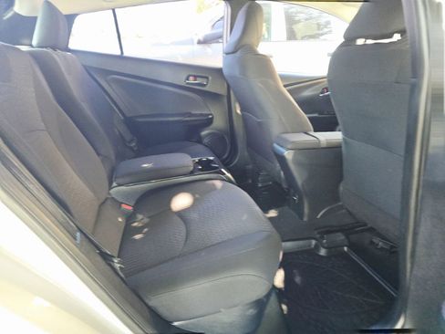 Used 2018 Toyota Prius Prime Premium image 30