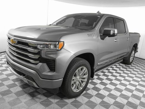 Used 2024 Chevrolet Silverado 1500 High Country w/ Technology Package image 8
