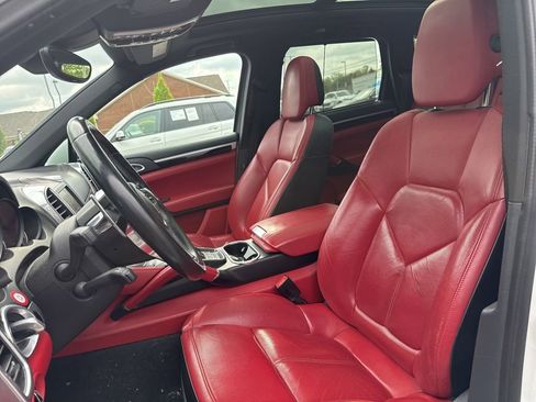 Used 2016 Porsche Cayenne AWD/4WD image 10