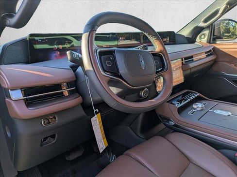 New 2025 Lincoln Navigator Reserve AWD/4WD image 3