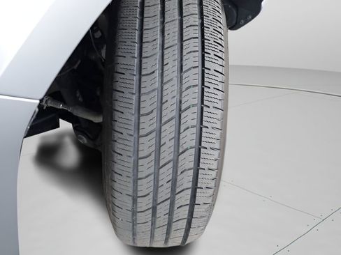 Certified 2025 Toyota Tacoma SR image 4