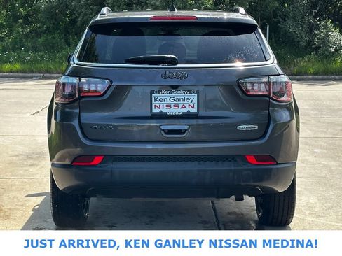 Used 2018 Jeep Compass Latitude w/ Popular Equipment Group AWD/4WD image 4