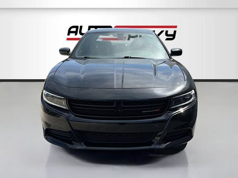 Used 2023 Dodge Charger SXT RWD image 2