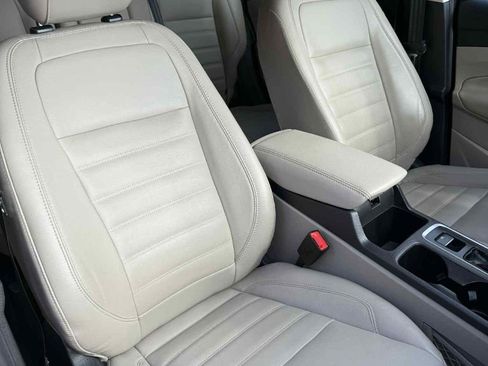 Used 2019 Ford Escape Titanium image 33