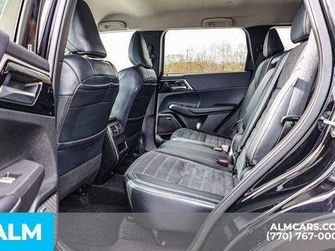 Used 2025 Mitsubishi Outlander SE image 21