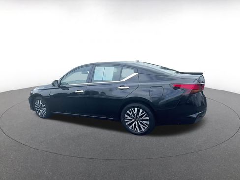 Used 2025 Nissan Altima 2.5 SV image 10