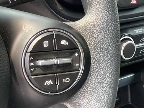 Used 2025 Kia Soul LX w/ LX Technology Package FWD image 21