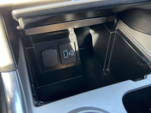 Used 2022 Ford Explorer XLT w/ Equipment Group 202A image 15