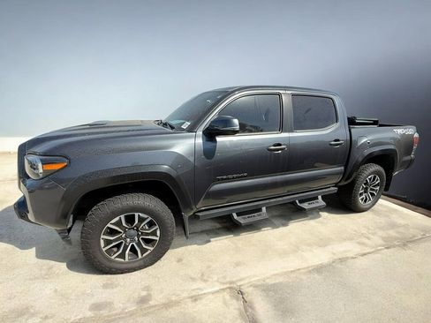 Used 2021 Toyota Tacoma TRD Sport w/ Technology Package image 12