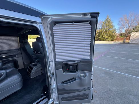 Used 2023 Chevrolet Express 2500 Extended image 38