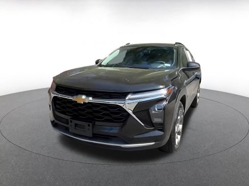 Used 2025 Chevrolet Trax LT image 7