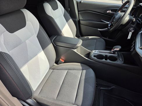 New 2026 Chevrolet Trax RS w/ Sunroof Package FWD image 10